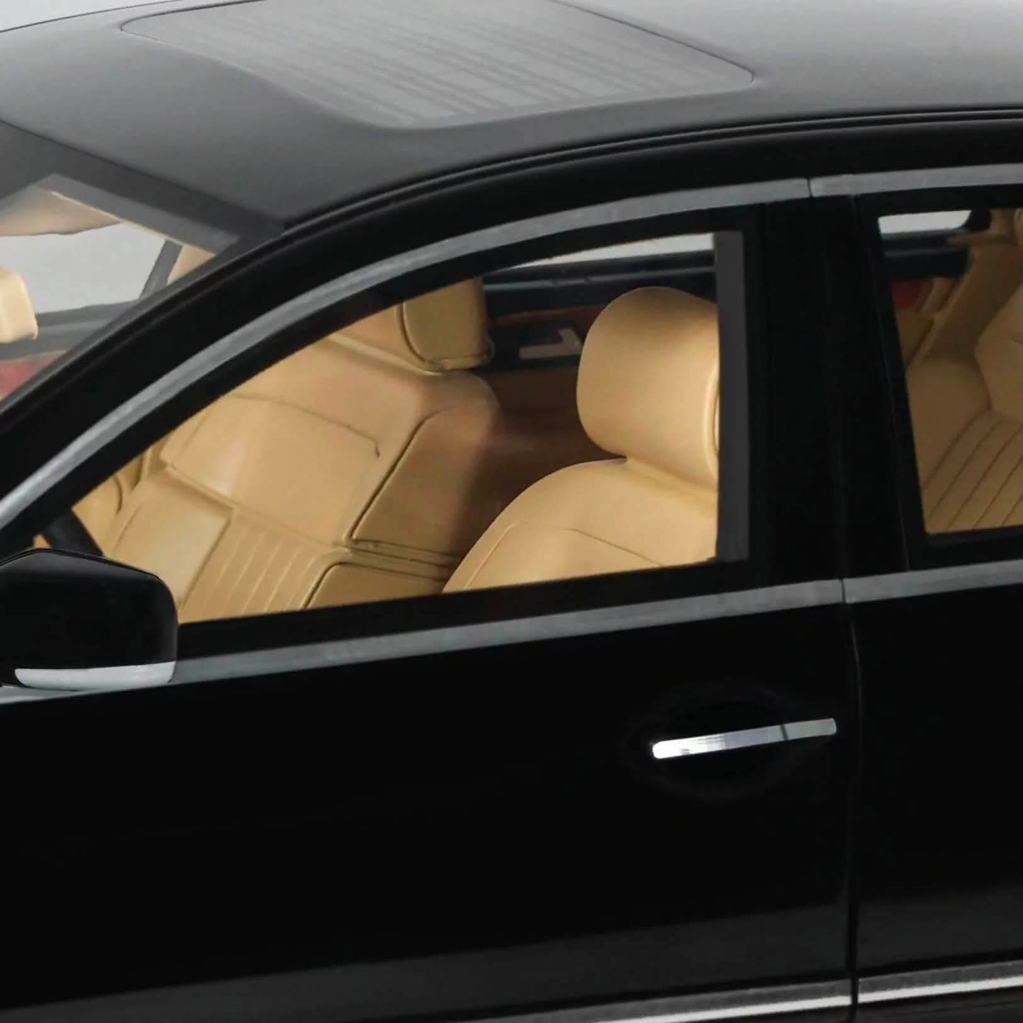 Ottomobile 1:18 2005 Volkswagen Phaeton 6.0 W12 *Resin Series* Black L041