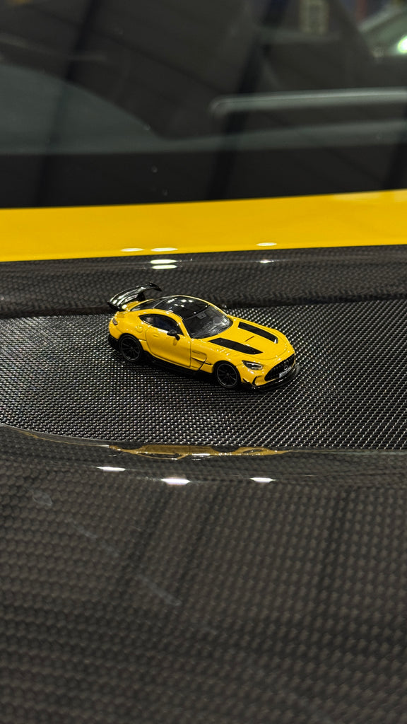 Tarmac Works 1:64 Mercedes-Benz AMG GT Black Series SHMEE150