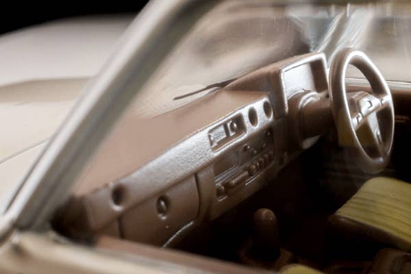 Tomica Limited Vintage 1:64 Toyota Land Cruiser 60 Patrol Car (Hokkaido Police)