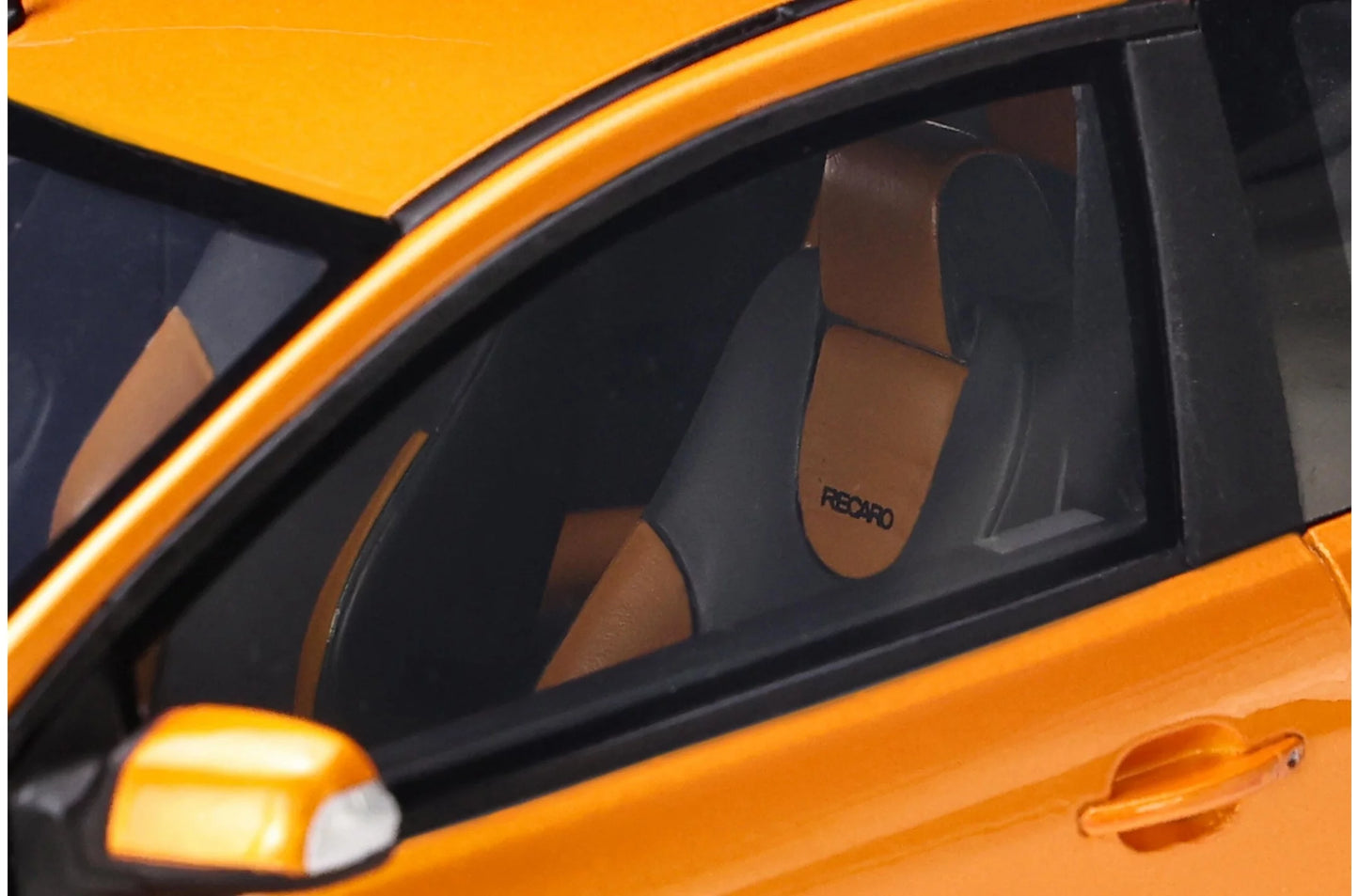 Ottomobile 1:18 Resin Ford Focus ST 2.5 - Electric Orange