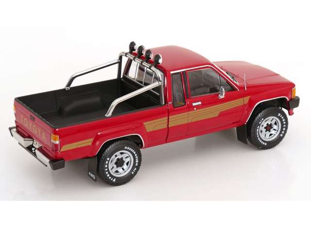 KK Scale 1:18 1985 Toyota Truck Xtra Cab 4x4 (Hilux) Red
