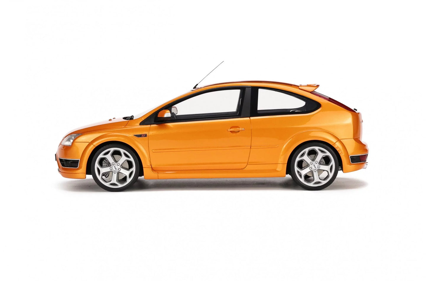 Ottomobile 1:18 Resin Ford Focus ST 2.5 - Electric Orange
