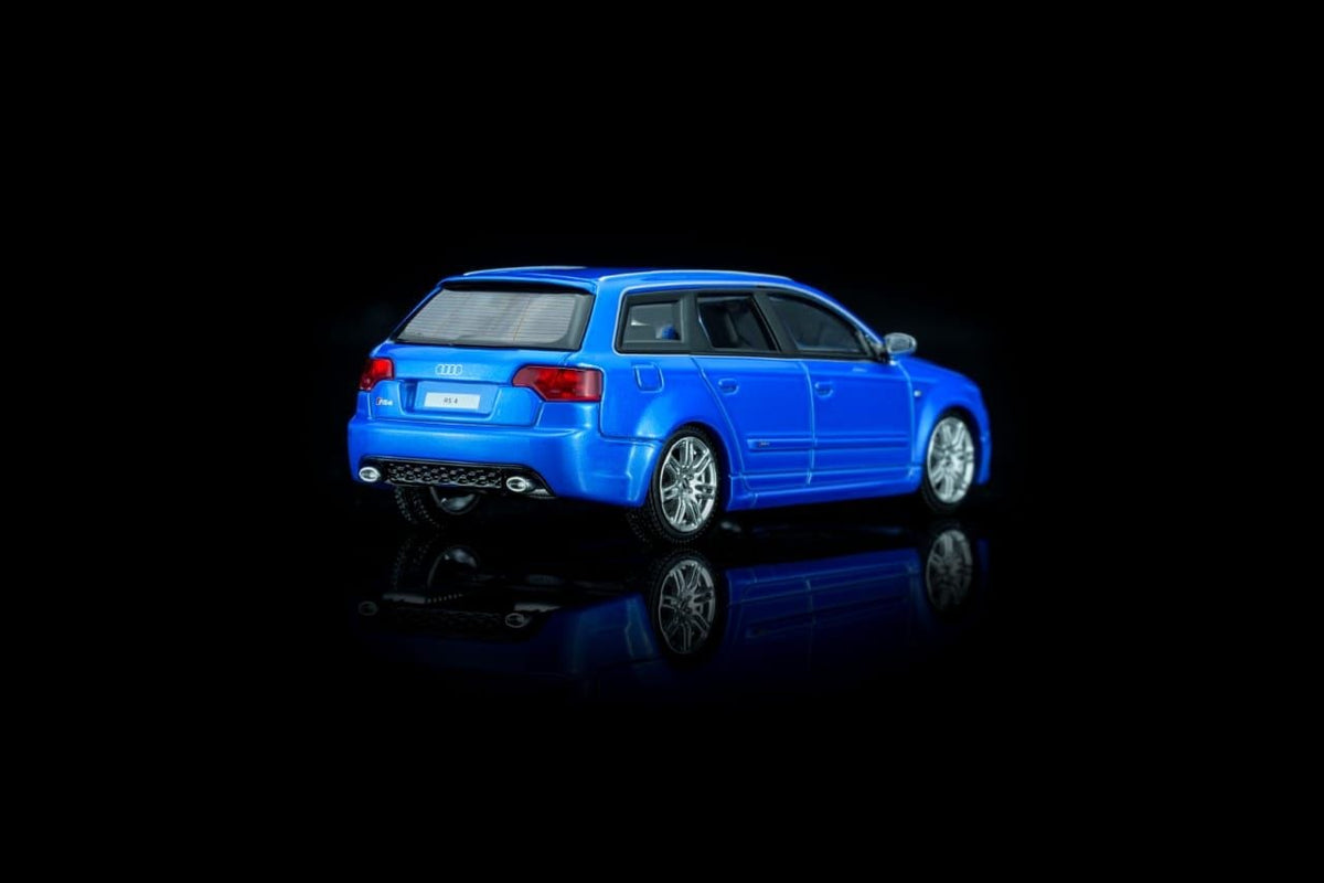 MotorHelix 1:64 2005 Audi RS4 (B7) Blue