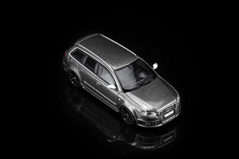 MotorHelix 1:64 Audi RS4 (B7) 2005