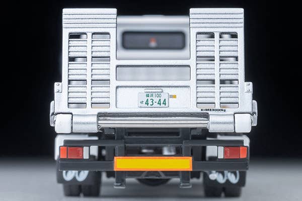 Tomica Limited Vintage 1:64 Isuzu Elf Hanamidai Safety Loader (MOONEYES)