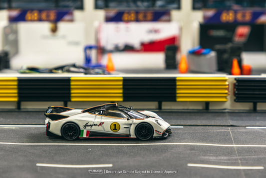Tarmac Works 1:64 Pagani Huayra R #1 *Bianco Benny*