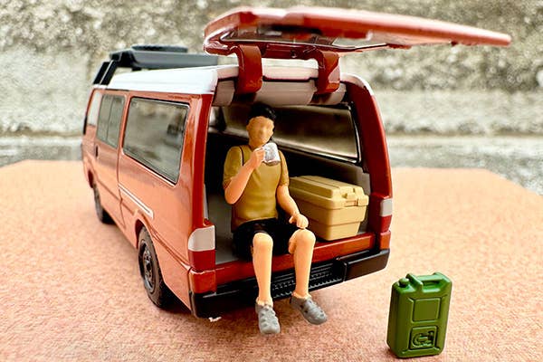 Tomica Limited Vintage 1:64 Mazda Bongo Brawny Van Custom Specification Brown With Roof Carrier And Figure