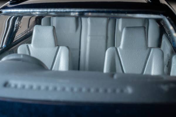 Tomica Limited Vintage 1:64 2000 Toyota Crown Estate Royal Saloon Navy