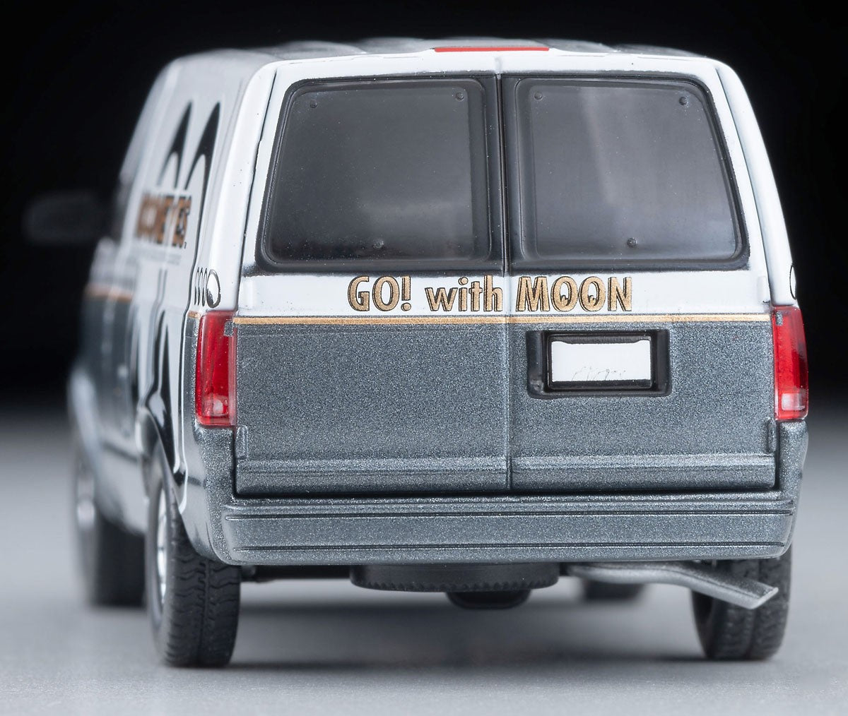 Tomica Limited Vintage 1:64 1994 Chevrolet Astro Van *MOONEYES* White/Grey