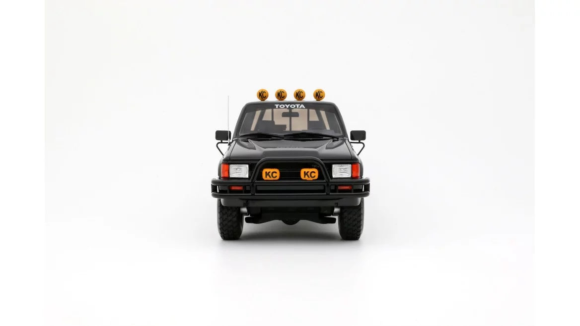 Ottomobile 1:18 1985 Toyota Hilux SR5 *resin series* Glossy Black 202 OT481