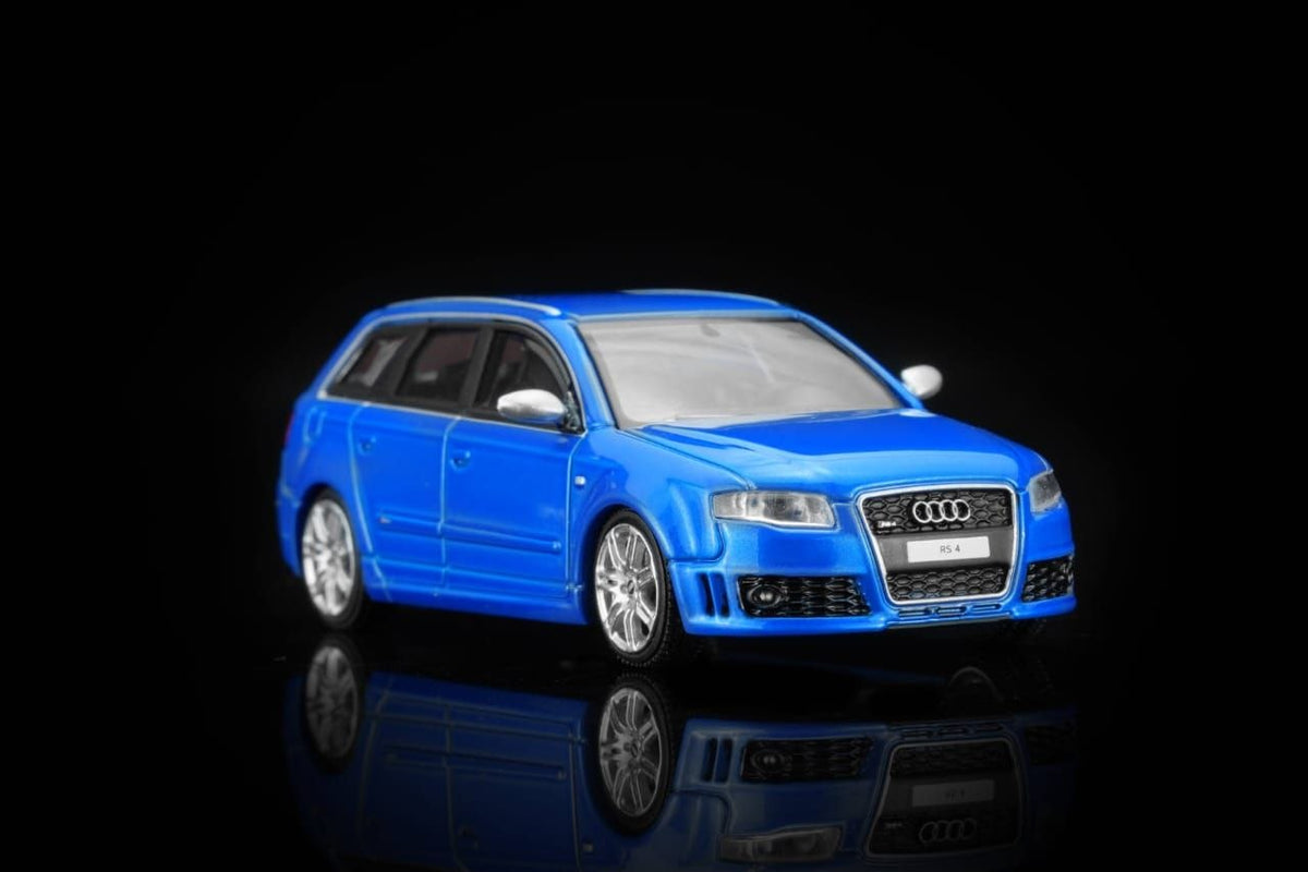 MotorHelix 1:64 2005 Audi RS4 (B7) Blue