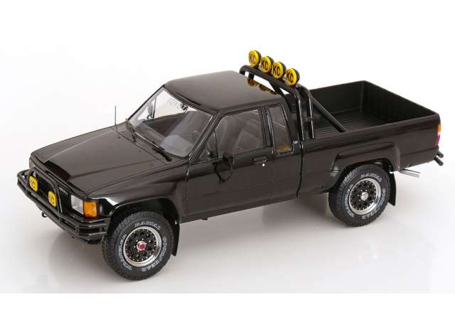 KK Scale 1:18 1985 Toyota Truck Xtra Cab 4x4 (Hilux) *Back to the Future III Look a like* Black