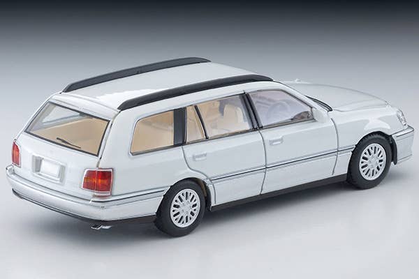 Tomica Limited Vintage 1:64 2000 Toyota Crown Estate Royal Saloon White/Silver