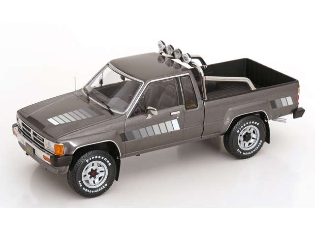 KK Scale 1:18 1985 Toyota Truck Xtra Cab 4x4 (Hilux) Grey Metallic