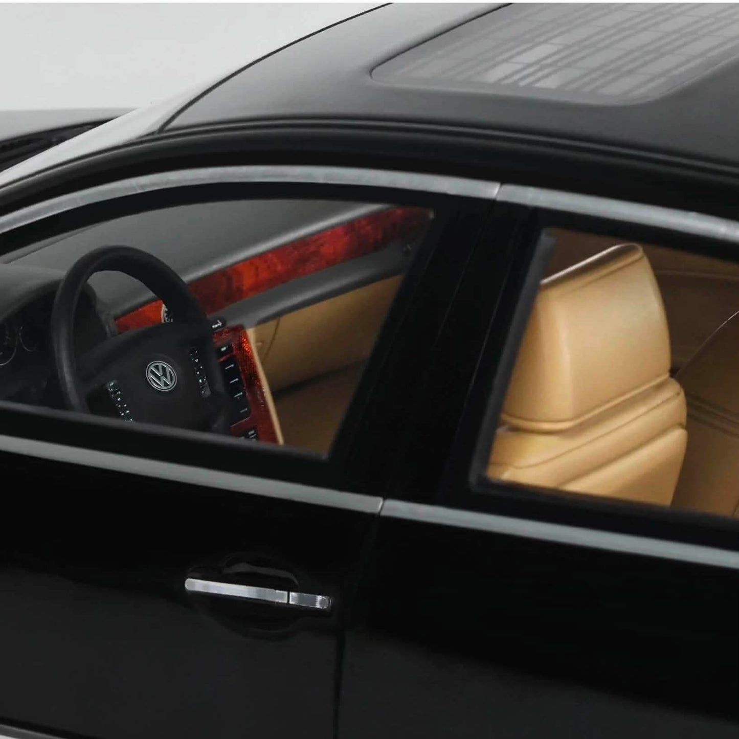 Ottomobile 1:18 2005 Volkswagen Phaeton 6.0 W12 *Resin Series* Black L041