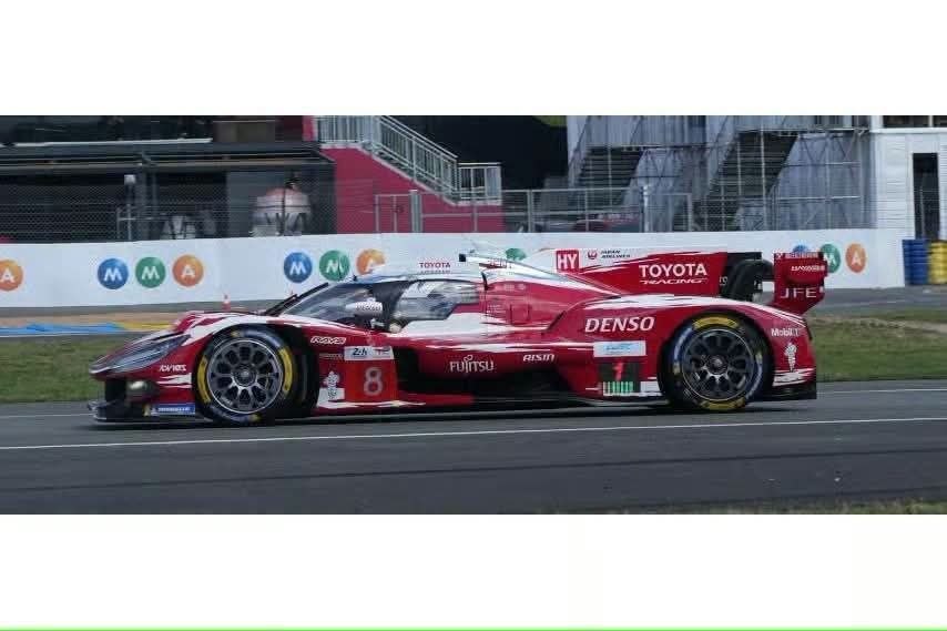 Spark Models 1:64 2026 Toyota TR010 Hybrid #8 S.Buemi/B.Hartley/ R.Hirakawa 3rd Le Mans 24H Red