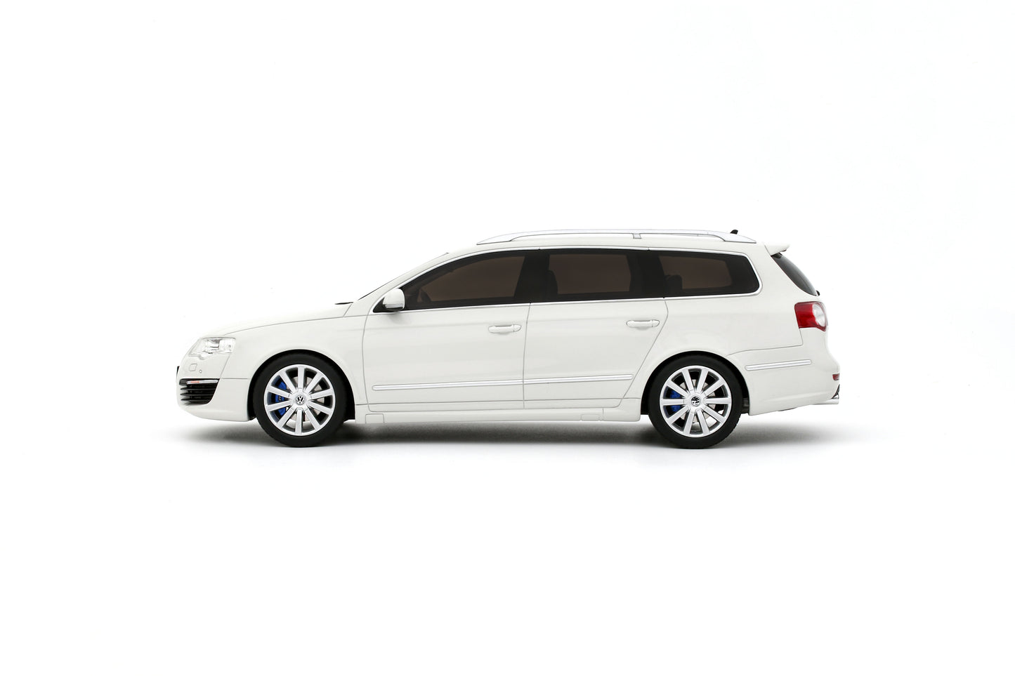 Ottomobile 1:18 2008 Volkswagen Passat (B6) Variant R36 *Resin Series* Candy White OT1393