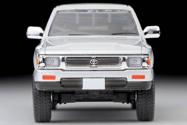 Tomica Limited Vintage 1:64 1991 Toyota Hilux 4WD Pickup Double Cab SSR Silver