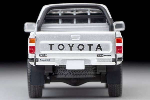 Tomica Limited Vintage 1:64 1991 Toyota Hilux 4WD Pickup Double Cab SSR Silver