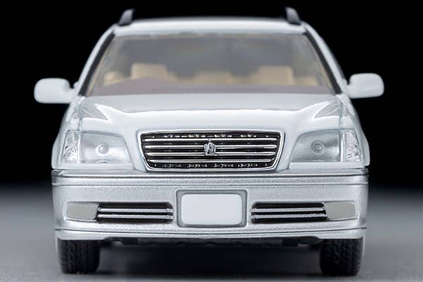 Tomica Limited Vintage 1:64 2000 Toyota Crown Estate Royal Saloon White/Silver