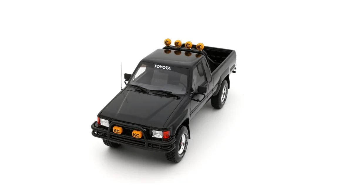 Ottomobile 1:18 1985 Toyota Hilux SR5 *resin series* Glossy Black 202 OT481
