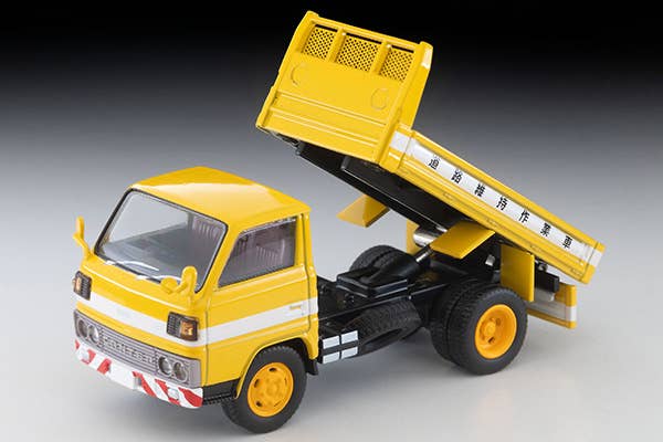Tomica Limited Vintage 1:64 Mitsubishi Fuso Canter Dump Truck Road Maintenance Vehicle with Figure Yellow