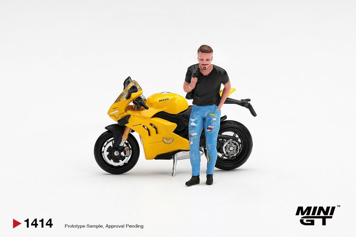 Mini GT 1:64 Ducati Panigale V4 S Giallo with Figure #1414