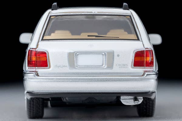Tomica Limited Vintage 1:64 2000 Toyota Crown Estate Royal Saloon White/Silver