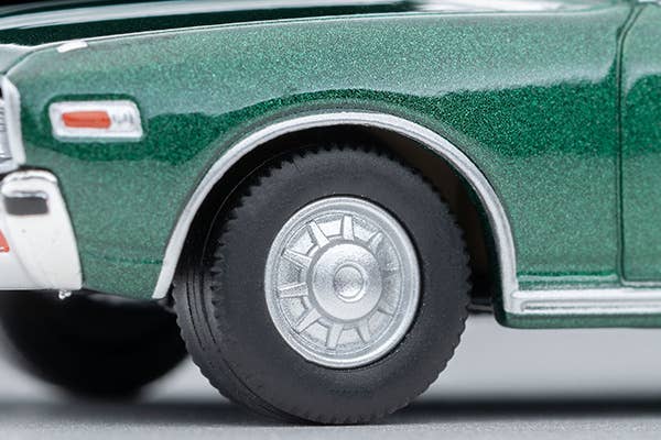 Tomica Limited Vintage 1:64 1975 Nissan Cedric 2-Door HT 2800 SGL Green