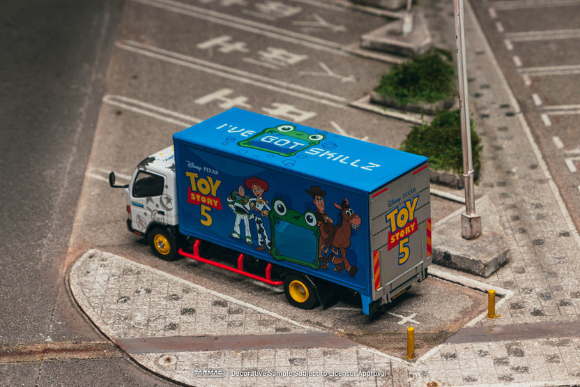 Tarmac Works 1:64 Mitsubishi Fuso Canter *Toy Story 5*