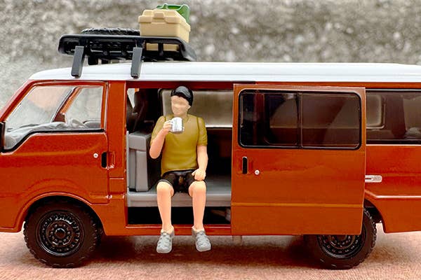 Tomica Limited Vintage 1:64 Mazda Bongo Brawny Van Custom Specification Brown With Roof Carrier And Figure