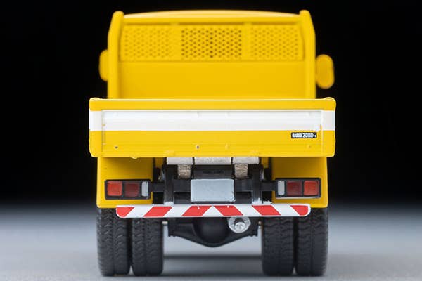 Tomica Limited Vintage 1:64 Mitsubishi Fuso Canter Dump Truck Road Maintenance Vehicle with Figure Yellow