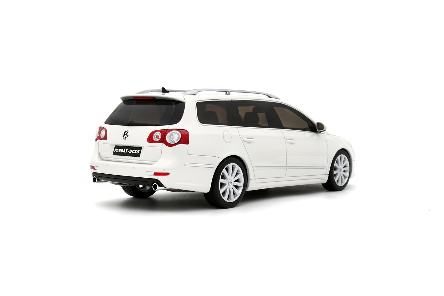 Ottomobile 1:18 2008 Volkswagen Passat (B6) Variant R36 *Resin Series* Candy White OT1393