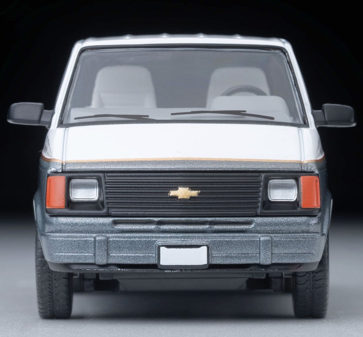 Tomica Limited Vintage 1:64 1994 Chevrolet Astro Van *MOONEYES* White/Grey