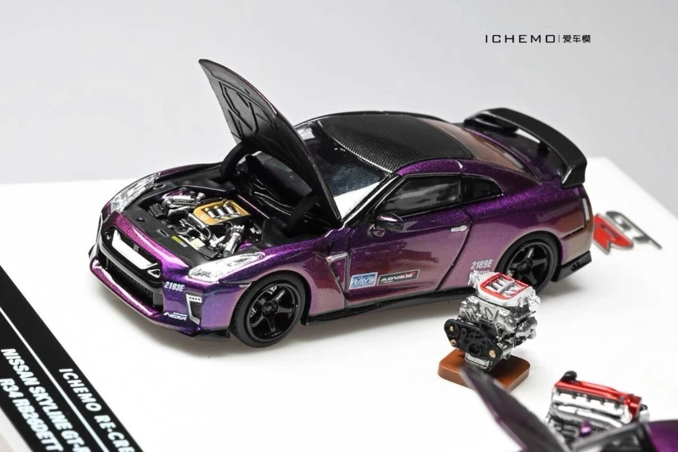 ICHEMO Re-Creation 1:64 Diecast Nissan Skyline GT-R Clubman Race Spec R34 RB26DETT & R35 VR38DETT Display Set | 2025 Auto Passion Alliance (APA)