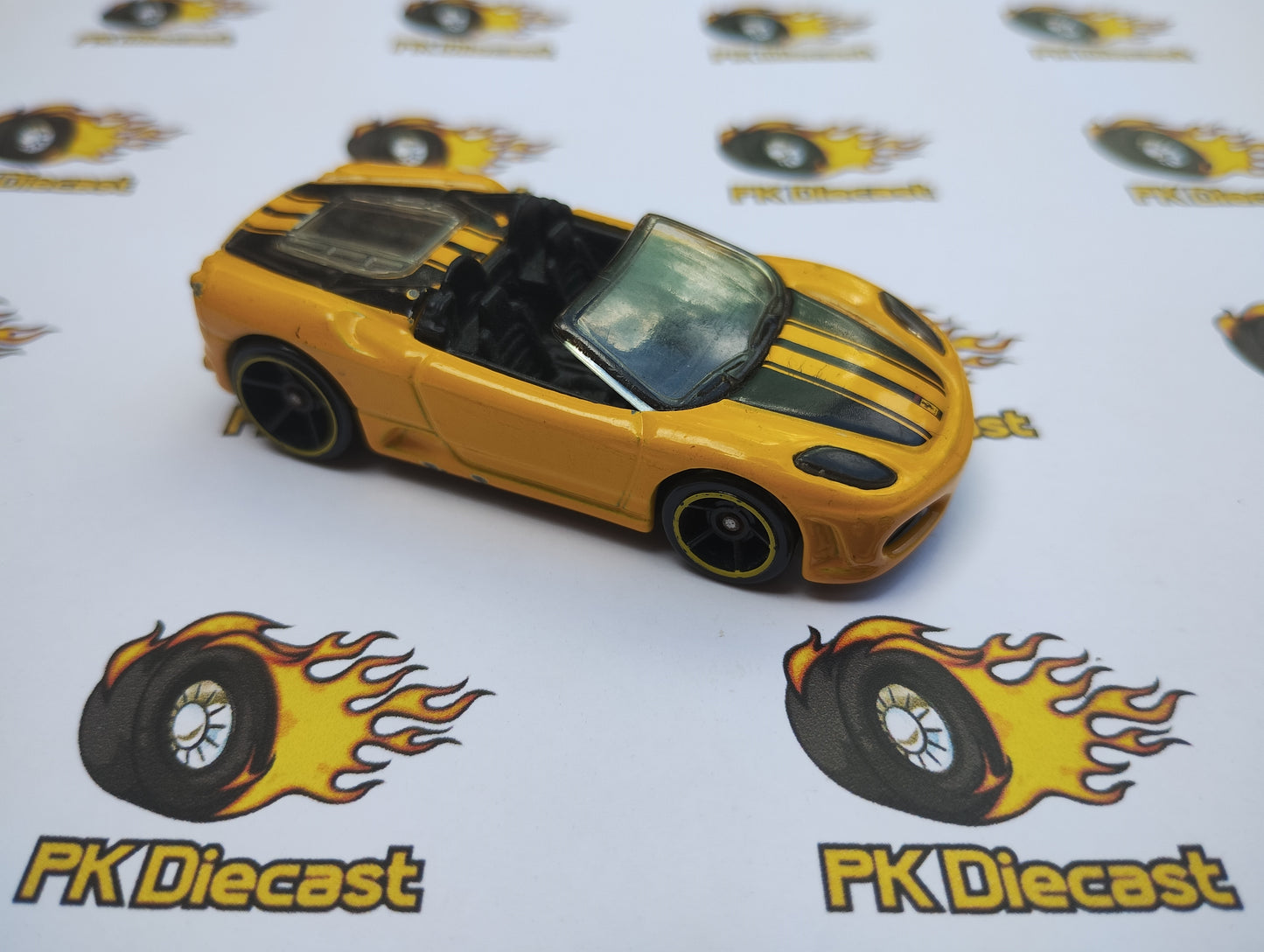Hot Wheels 2009 Ferrari F430 Spider Yellow Loose
