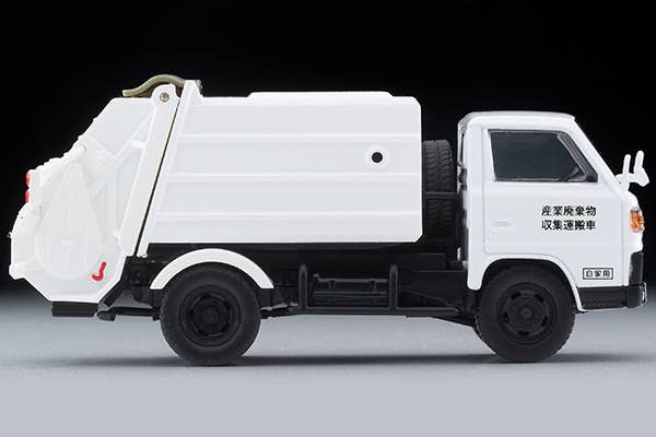 Tomica Limited Vintage 1:64 Mitsubishi Fuso Canter Cleaning Truck White with Figure