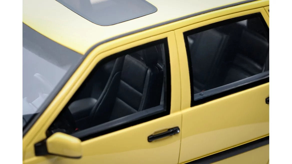 Ottomobile 1:18 1996 Volvo 850 T-5R *Resin series* Cream Yellow OT1222