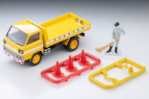 Tomica Limited Vintage 1:64 Mitsubishi Fuso Canter Dump Truck Road Maintenance Vehicle with Figure Yellow