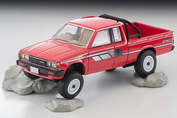 Tomica Limited Vintage 1:64 Datsun Truck 4WD King Cab AD Red