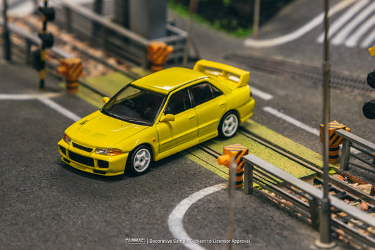 Tarmac Works 1:64 Mitsubishi Lancer GSR Evolution III Yellow with Tarmac Cards - GLOBAL64