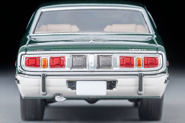 Tomica Limited Vintage 1:64 1975 Nissan Cedric 2-Door HT 2800 SGL Green