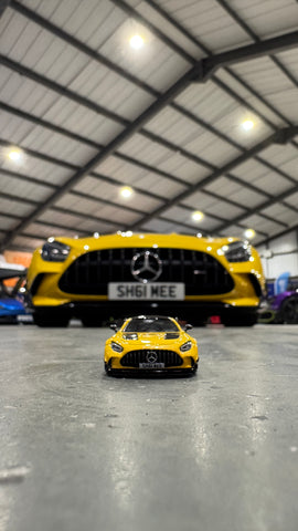 Tarmac Works 1:64 Mercedes-Benz AMG GT Black Series SHMEE150