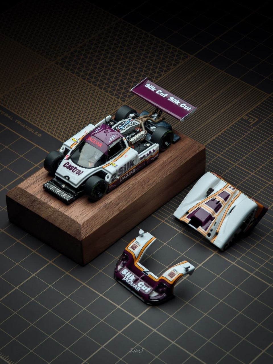 Transcend Model  1:64 Jaguar XJR-9 LeMans White/Purple LeMans Winner 1988