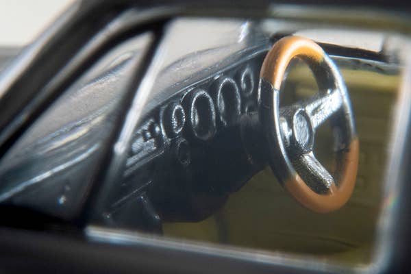 Tomica Limited Vintage 1:64 1772 Nissan Skyline 2000 GT-X White