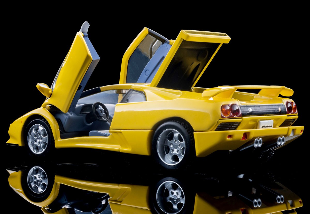 Tomica Limited Vintage 1:64 LV-N Lamborghini Diablo SE30 Yellow