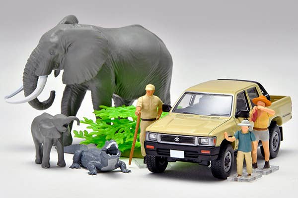 Tomica Limited Vintage 1:64 Kaiyodo x Tomica Limited Vintage Diocolle 64 #carsnap 29a Safari 2 (Toyota Hilux 4WD Pickup Double Cab Included)