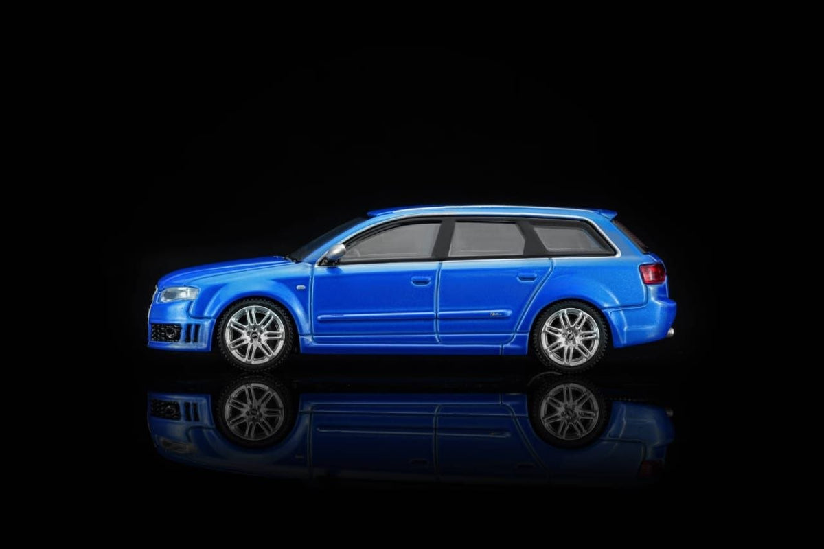 MotorHelix 1:64 2005 Audi RS4 (B7) Blue