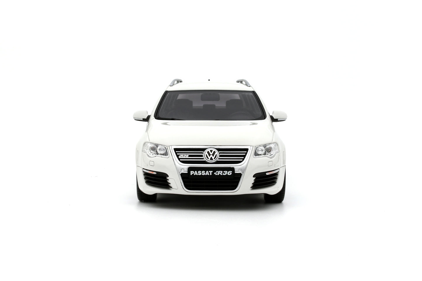 Ottomobile 1:18 2008 Volkswagen Passat (B6) Variant R36 *Resin Series* Candy White OT1393