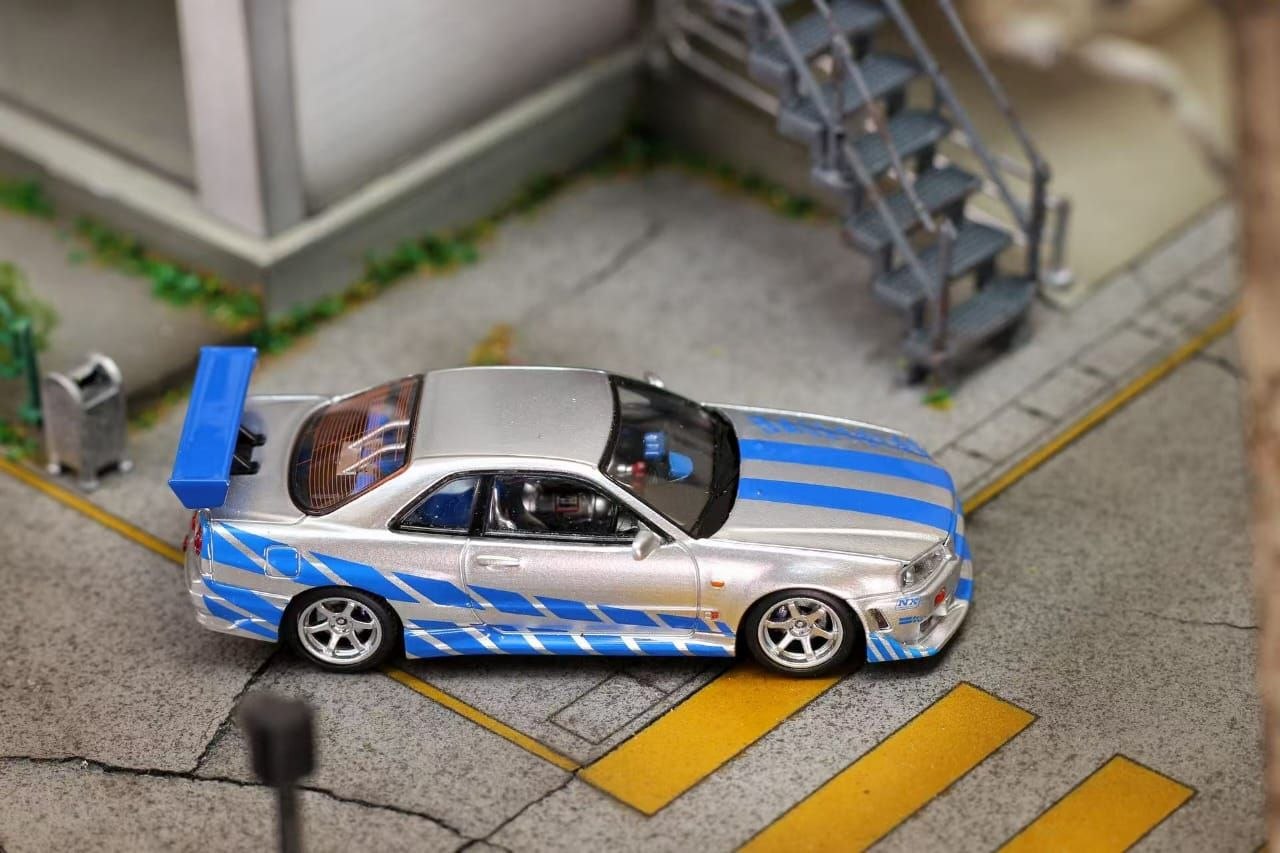 Mega Mega 1:64 Diecast Skyline GT-R R34 Silver/Blue